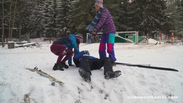 Зимние развлечения с двумя москвичками